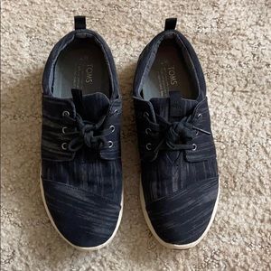 Tom’s Sneakers